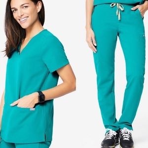 Figs Teal Zamora 2.0 Scrub Joggers with matching 2 pocket top